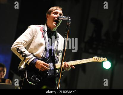 Win Butler of Arcade Fire si esibisce dal vivo in occasione del decimo festival musicale annuale Austin City Limits, che si svolge presso lo Zilker Park in Texas, USA. Foto Stock