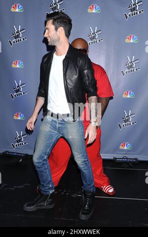 Adam Levine e CEE-lo hanno partecipato al "The Voice" Press Junket tenuto presso i Sony Pictures Studios di Los Angeles, USA. Foto Stock