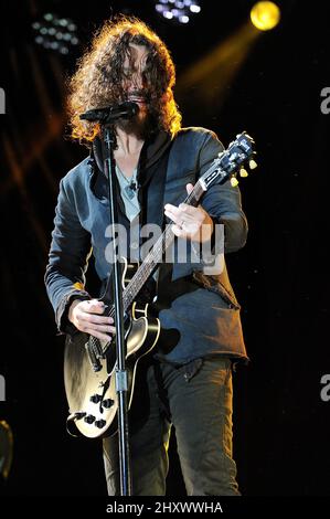 Chris Cornell di Soundgarden che si esibisce durante la Voodoo Music Experience del 2011 che si svolge al City Park di New Orleans. Foto Stock