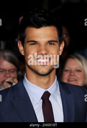 Taylor Lautner arriva alla prima di 'The Twilight Saga: Breaking Dawn - Part 1' a Los Angeles, USA. Foto Stock