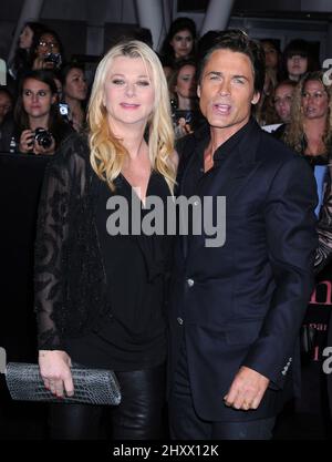 Rob Lowe e Sheryl Berkoff hanno partecipato alla prima di 'The Twilight Saga: Breaking Dawn - Part 1' a Los Angeles, USA. Foto Stock