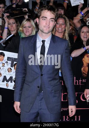 Robert Pattinson partecipa alla prima di 'The Twilight Saga: Breaking Dawn - Part 1' a Los Angeles, USA. Foto Stock