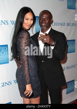 Djimon Hounsou e Kimora Lee durante la Celebrazione annuale 'il cambiamento comincia dentro' 3rd presentata dalla Fondazione David Lynch tenuta a LACMA, California Foto Stock