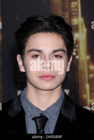 Jake T. Austin durante la prima di Los Angeles della "vigilia di Capodanno" in California Foto Stock