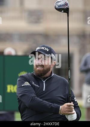 Ponte Vedra Beach, Stati Uniti. 14th Mar 2022. Il campionato irlandese Shane Lowry si sfila sulla 1st buche nell'ultimo round del campionato PGA da 2022 giocatori sul campo Stadium al TPC Sawgrass di Ponte Vedra Beach, Florida lunedì 14 marzo 2022. Il torneo di golf è stato prorogato un giorno a causa di ritardi nelle condizioni meteorologiche. Foto di Joe Marino/UPI Credit: UPI/Alamy Live News Foto Stock