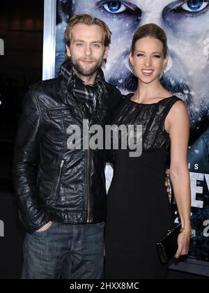 Joe Anderson ed Elle Anderson alla prima mondiale di 'The Gray' al Regency Cinemas di Los Angeles Foto Stock