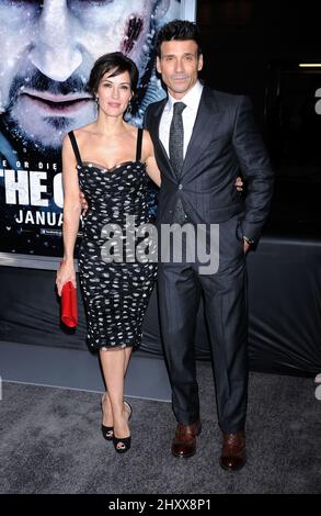 Wendy Moniz e Frank Grillo alla prima mondiale di 'The Gray' al Regency Cinemas di Los Angeles Foto Stock