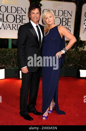 Rob Lowe e Sheryl Berkoff alla cerimonia annuale Golden Globe Awards 69th, tenutasi presso il Beverly Hilton Hotel di Los Angeles, CA il 15 gennaio 2011. Foto Stock