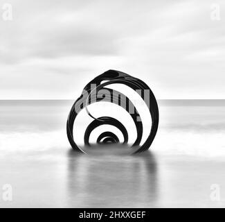 Installazione d'arte moderna la conchiglia di Mary sulla spiaggia a Cleveleys girato in Inghilterra Foto Stock