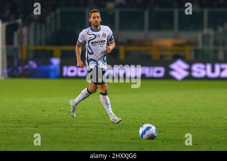 TORINO, 13 MARZO 2022. Hakan Calhanoglu del FC Internazionale Milano durante la Serie A match tra Torino FC e FC Internazionale Milano presso o Foto Stock