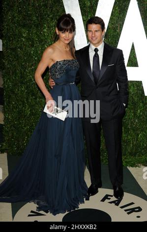 Katie Holmes e Tom Cruise partecipano al Vanity Fair Oscar Party 2012 che si tiene presso il Sunset Towers Hotel a Los Angeles, USA. Foto Stock