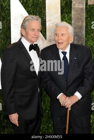 Michael Douglas e Kirk Douglas al Vanity Fair Oscar party a West Hollywood California Foto Stock