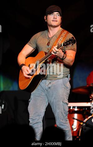 Jerrod Niemann durante il 'on Fire Tour' 2012 al Crown Coliseum North Carolina Foto Stock