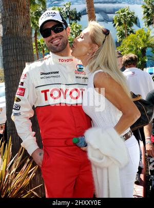 Brody Jenner e la madre Linda Thompson partecipano alla Toyota Grand Prix Celebrity Race 2012 che si tiene per le strade di Long Beach in California, USA. Foto Stock