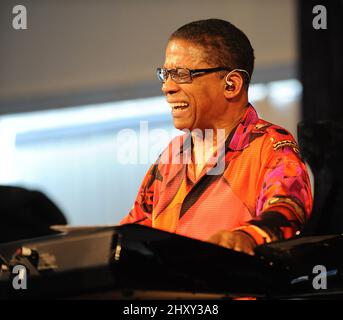 Herbie Hancock si esibisce al New Orleans Jazz & Heritage Festival 2012 il 4th maggio 2012. Foto Stock