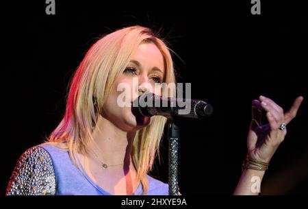 Kellie Pickler suona alla Summer Concert Series at the Grove, Los Angeles, 18th luglio 2012. Foto Stock