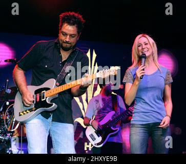 Kellie Pickler suona alla Summer Concert Series at the Grove, Los Angeles, 18th luglio 2012. Foto Stock