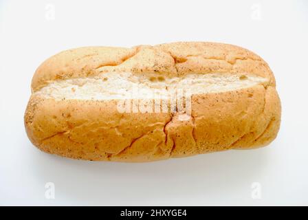 Un nuovo filone di pane italiano su bianco Foto Stock