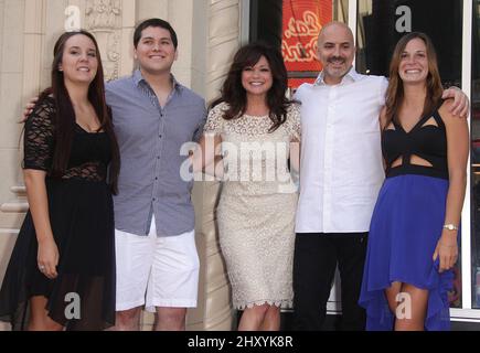 Valerie Bertinelli, Tom vitale & Kids assiste Valerie Bertinelli ricevendo una stella sulla Hollywood Walk of fame. Foto Stock