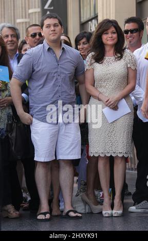 Valerie Bertinelli & Wolfgang Van Halen assiste Valerie Bertinelli ricevendo una stella sulla Hollywood Walk of fame. Foto Stock