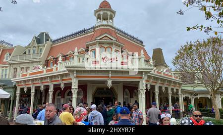 Orlando, FL USA - 21 dicembre 2019: Ristorante Caseys Corner su Main Street USA al Walt Disney World Magic Kingdom di Orlando, Florida.