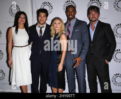 Casey Wilson, Adam Pally, Elisha Cuthbert, Zachary Knighton & Damon Wayans Jr che assistono ad una serata con i cast di happy endings' e 'non fidarsi del B in appartamento 23' al Paley Center for Media in California. Foto Stock