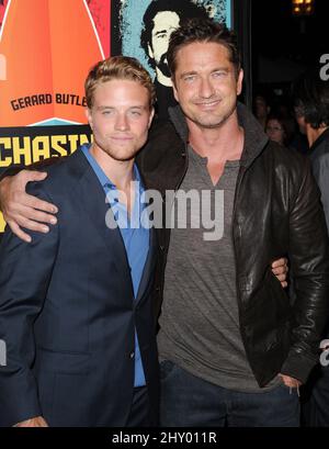 Jonny Weston e Gerard Butler 'Chasing Mavericks' - Los Angeles Premiere tenuto al Grove, Los Angeles, California il 18 ottobre 2012. Foto Stock