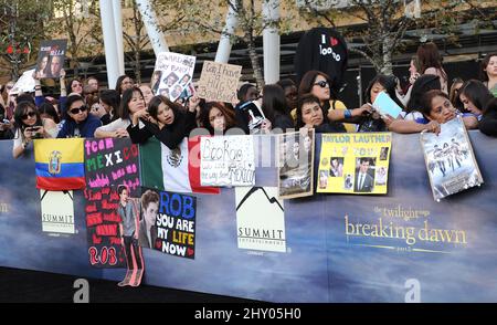 Atmosphere partecipare 'The Twilight Saga: Breaking Dawn - Part 2' prima mondiale tenuto al Nokia Theatre di Los Angeles, USA. Foto Stock