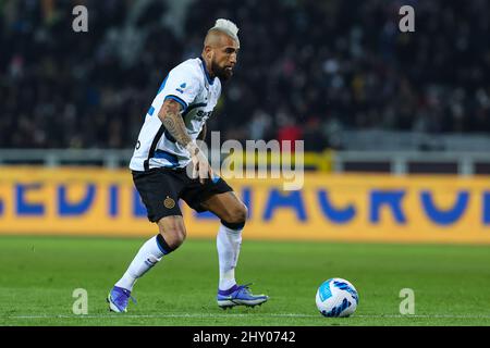 Torino, Italia. 13th Mar 2022. Arturo Vidal del FC Internazionale in azione durante la Serie 2021/22 una partita di calcio tra il Torino FC e il FC Internazionale all'Olimpico Grande Torino Stadium di Torino.(Punteggio finale; Torino FC 1 - 1 FC Internazionale) (Foto di Fabrizio Carabelli/SOPA Images/Sipa USA) Credit: Sipa USA/Alamy Live News Foto Stock