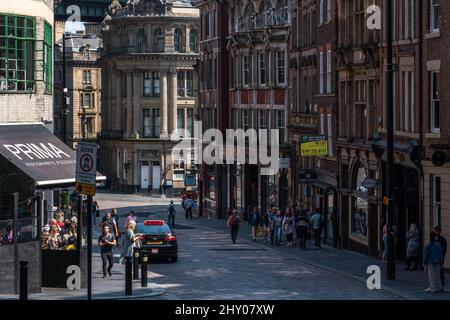 The Side, una strada famosa per i suoi bar e ristoranti nel centro della città di Newcastle, Inghilterra Foto Stock