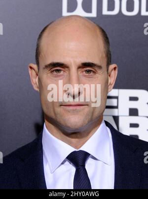 Mark strong partecipa alla prima di "Zero Dark Thirty" a Hollywood, California. Foto Stock