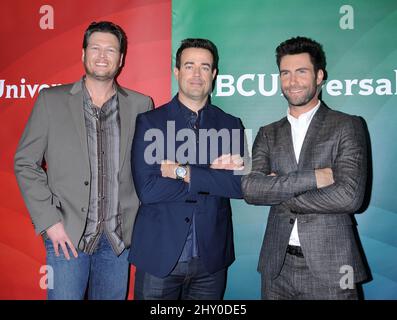 Blake Shelton, Carson Daly e Adam Levine partecipano al Tour universale NBC TCA tenuto al Langham Huntington Hotel a Pasadena, California. Foto Stock