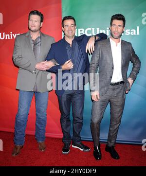 Blake Shelton, Carson Daly e Adam Levine partecipano al Tour universale NBC TCA tenuto al Langham Huntington Hotel a Pasadena, California. Foto Stock