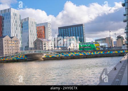 Dublino 2022 marzo: I Docklands di Dublino sono un'area della città di ​​the di Dublino, Irlanda, su entrambi i lati del fiume Liffey, a circa dal Talbot Memorial Bridg Foto Stock