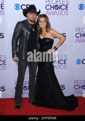 Jason Aldean & moglie Jessica in arrivo al People's Choice Awards 2013 tenuto al Nokia Theatre di Los Angeles, California Foto Stock