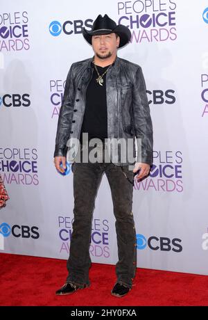 Jason Aldean arriva ai 2013 People's Choice Awards che si tengono al Nokia Theatre di Los Angeles, California Foto Stock