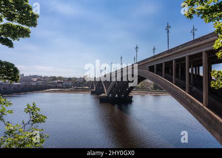 Vista panoramica del Royal Tweed Bridge a Berwick upon Tweed, Northumberland, Inghilterra Foto Stock