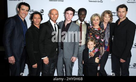 Goran Visnjic, Clifton Collins Jr., Luke Goss, Sterling Beaumon, Edi Gathegi, Radha Mitchell, Jakob Salvati, Melissa Rosenberg e Wil traval partecipano al Disney ABC Television Group - 2013 TCA Winter Press Tour tenuto presso il Langham Huntington Hotel a Los Angeles, USA. Foto Stock