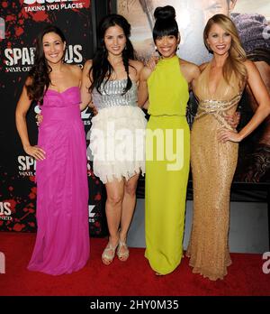 Jenna Lind, Katrina Law, e Cynthia Addai-Robinson, Ellen Hollman