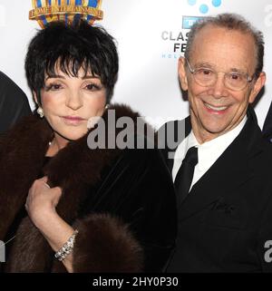 Liza Minnelli e Joel Grey al 'Cabaret' 40th Anniversary New York Screening, tenuto al Teatro Ziegfeld. Foto Stock