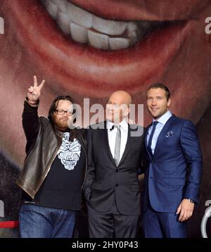 (Da sinistra a destra) John Moore, Bruce Willis e Jai Courtney alla dedicazione 'A Good Day to Die Hard' di un palcoscenico sonoro permanente e inaugurazione murale tenuto al 20th Century Fox Lot. Foto Stock