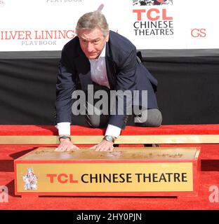 Robert De Niro durante la sua cerimonia della mano e dell'impronta tenutasi al TCL Chinese Theatre (ex Grauman's Chinese Theatre) a Los Angeles, USA. Foto Stock