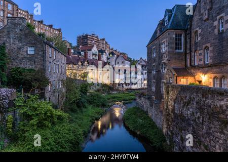 Lo storico villaggio di Dean lungo le acque di Leith a Edimburgo, Scozia Foto Stock
