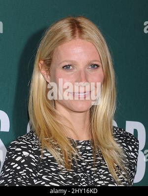 Gwyneth Paltrow si pone alla firma del suo nuovo libro 'IT's All Good: Delicious, Easy Recipes che vi farà sembrare bene e sentire grande,' a Barnes and Noble a Los Angeles, USA. Foto Stock