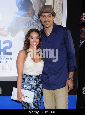 Gloria Govan e Matt Barnes hanno partecipato al '42' The True Story of an American Legend premiere tenuto al TCL Chinese Theatre di Los Angeles, USA. Foto Stock