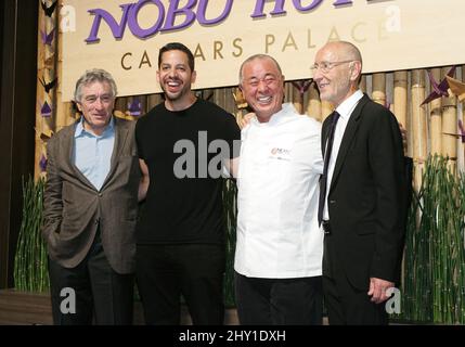 Robert De Niro, David Blaine, Nobu Matsuhisa, Meir Teper che ha partecipato alla grande apertura del Nobu Hotel al Caesar's Palace a Las Vegas, Nevada. Foto Stock