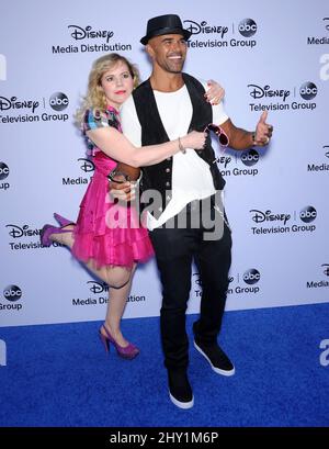 Kirsten Vangsness & Shemar Moore frequenta i Disney Media Networks International Upfront al Disney Studio Lot a Los Angeles, USA. Foto Stock