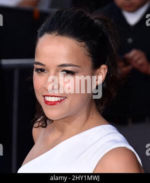 Michelle Rodriguez arriva per l'Universal Pictures Film Premiere per Fast & Furious 6 al Gibson Amphitheater di Universal City, California. Foto Stock