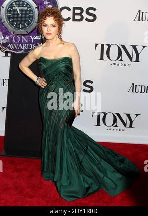 Bernadette Peters all'annuale Tony Awards 67th, tenutosi a radio City Music Hall il 9 giugno 2013. Foto Stock