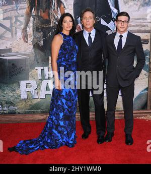 Kymberly Kalil, William Fichtner e Sam Fichtner partecipano alla prima mondiale 'The Lone Ranger' alla California Adventure a Los Angeles, USA. Foto Stock